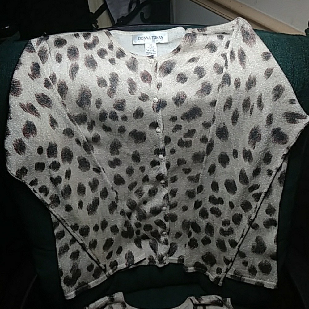 Matching set ....Donna Toran leopard print button